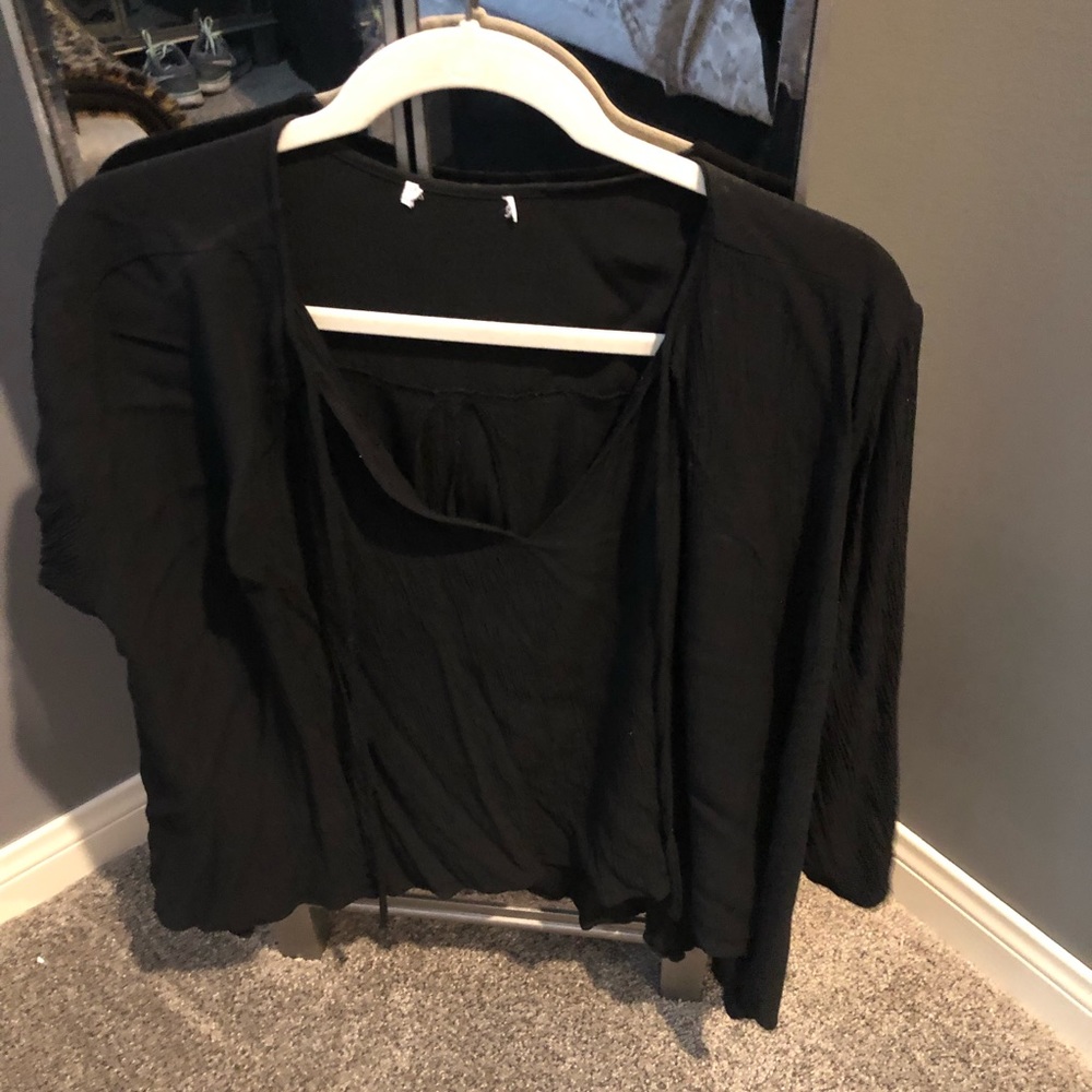 Black top. No tag.
